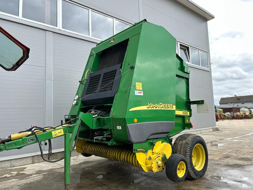 Пресс-подборщик JOHN DEERE 592